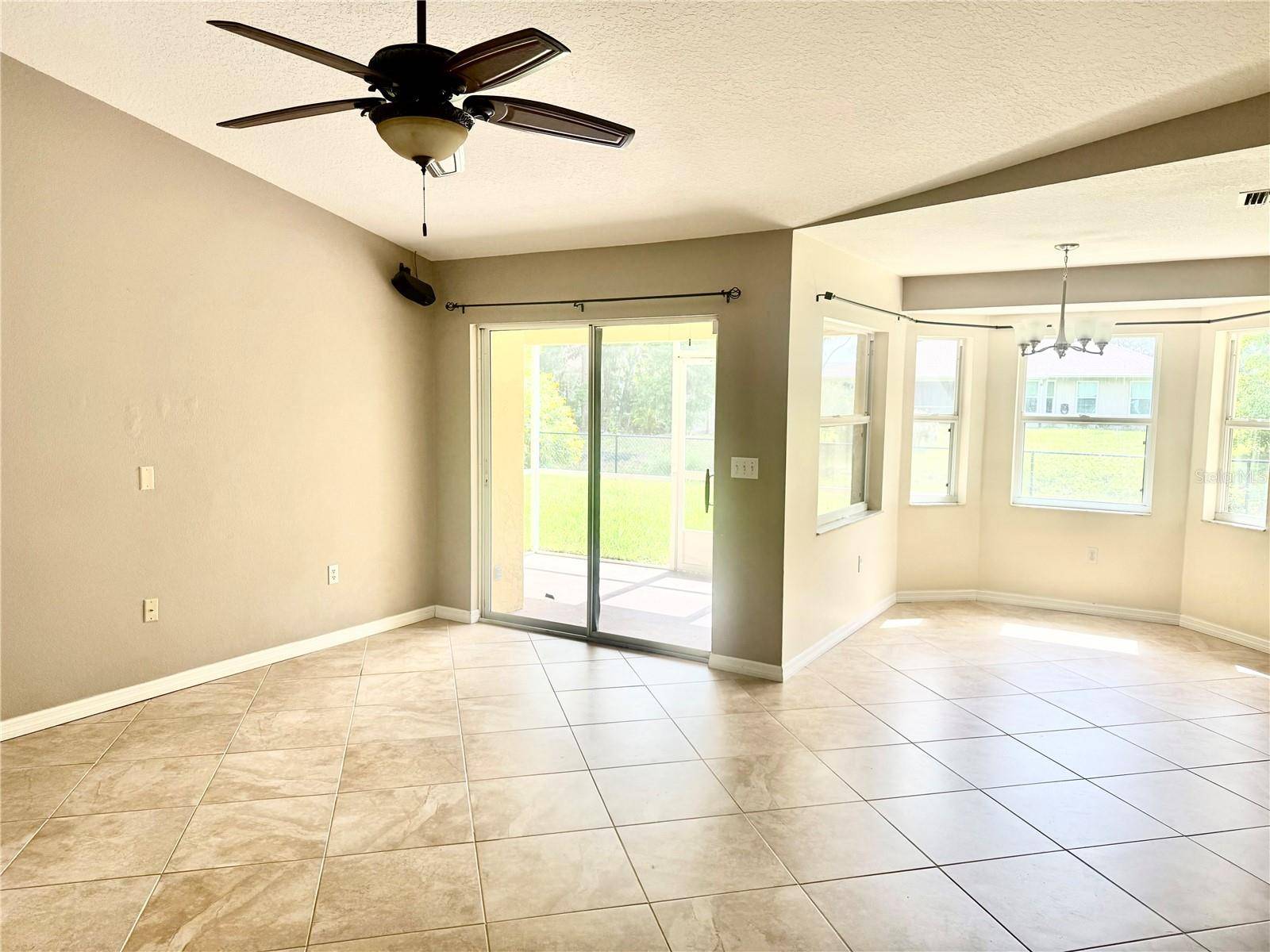 2043 OLD TRENTON LN, Sarasota, FL 34232