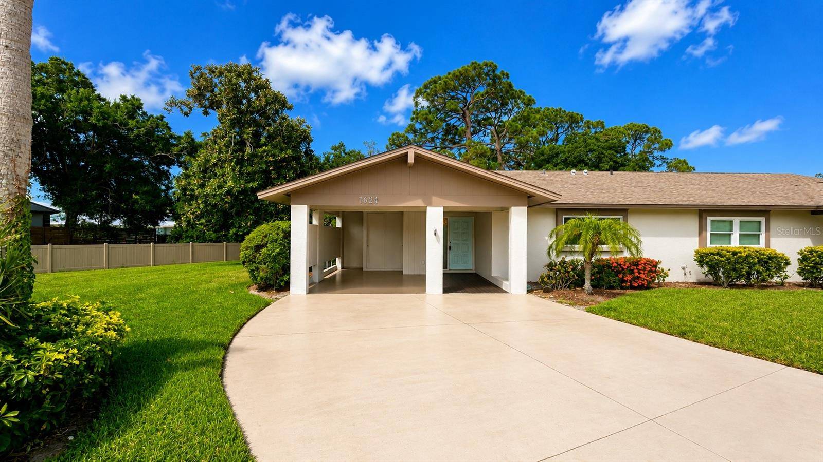 1624 WHITEHEAD DR #320, Sarasota, FL 34232