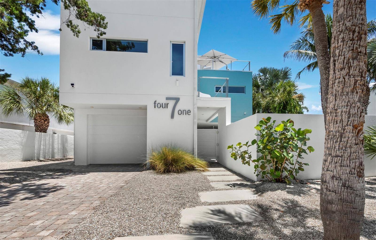 471 ISLAND CIR, Sarasota, FL 34242