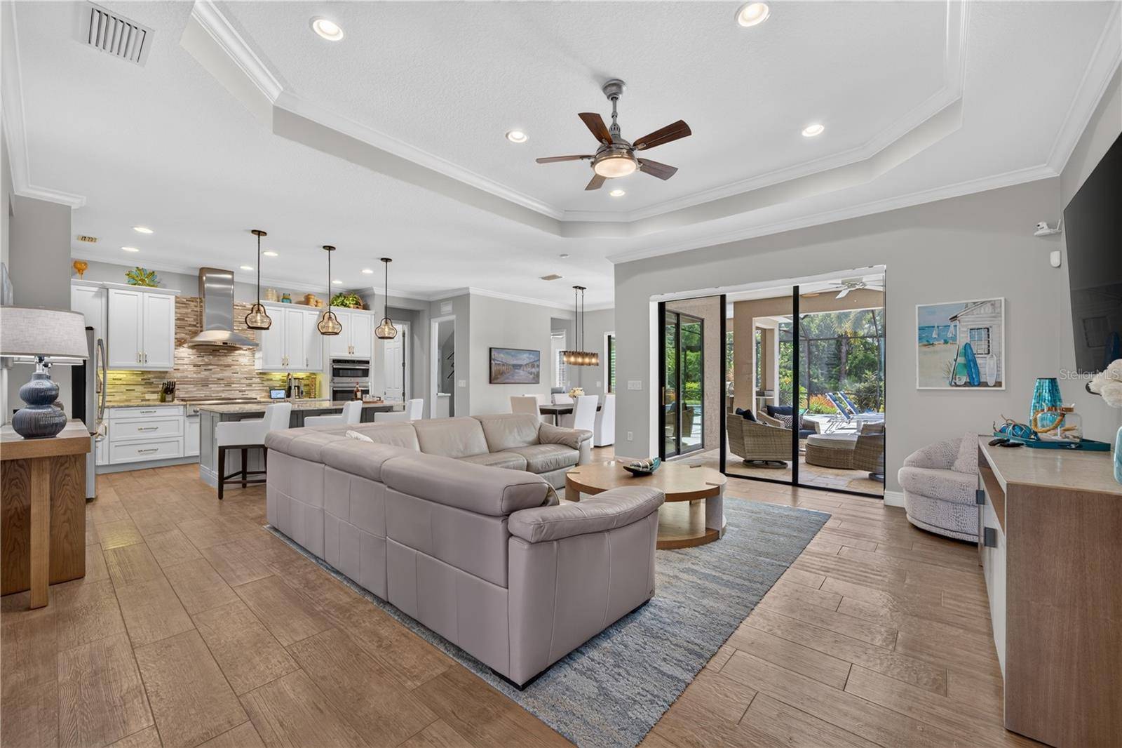 8276 LARKSPUR CIR, Sarasota, FL 34241