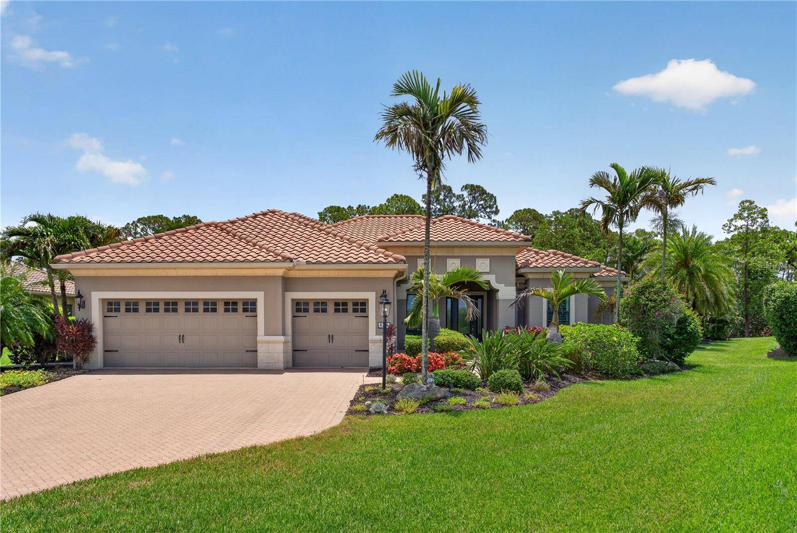 8276 LARKSPUR CIR, Sarasota, FL 34241