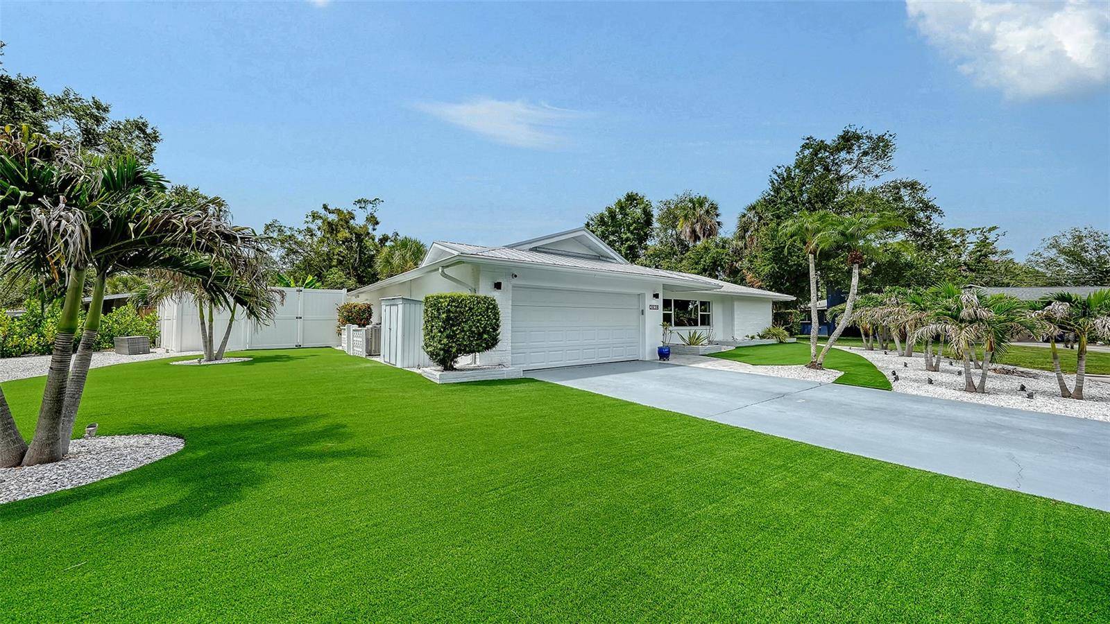 2828 SUNCREST DR, Sarasota, FL 34239
