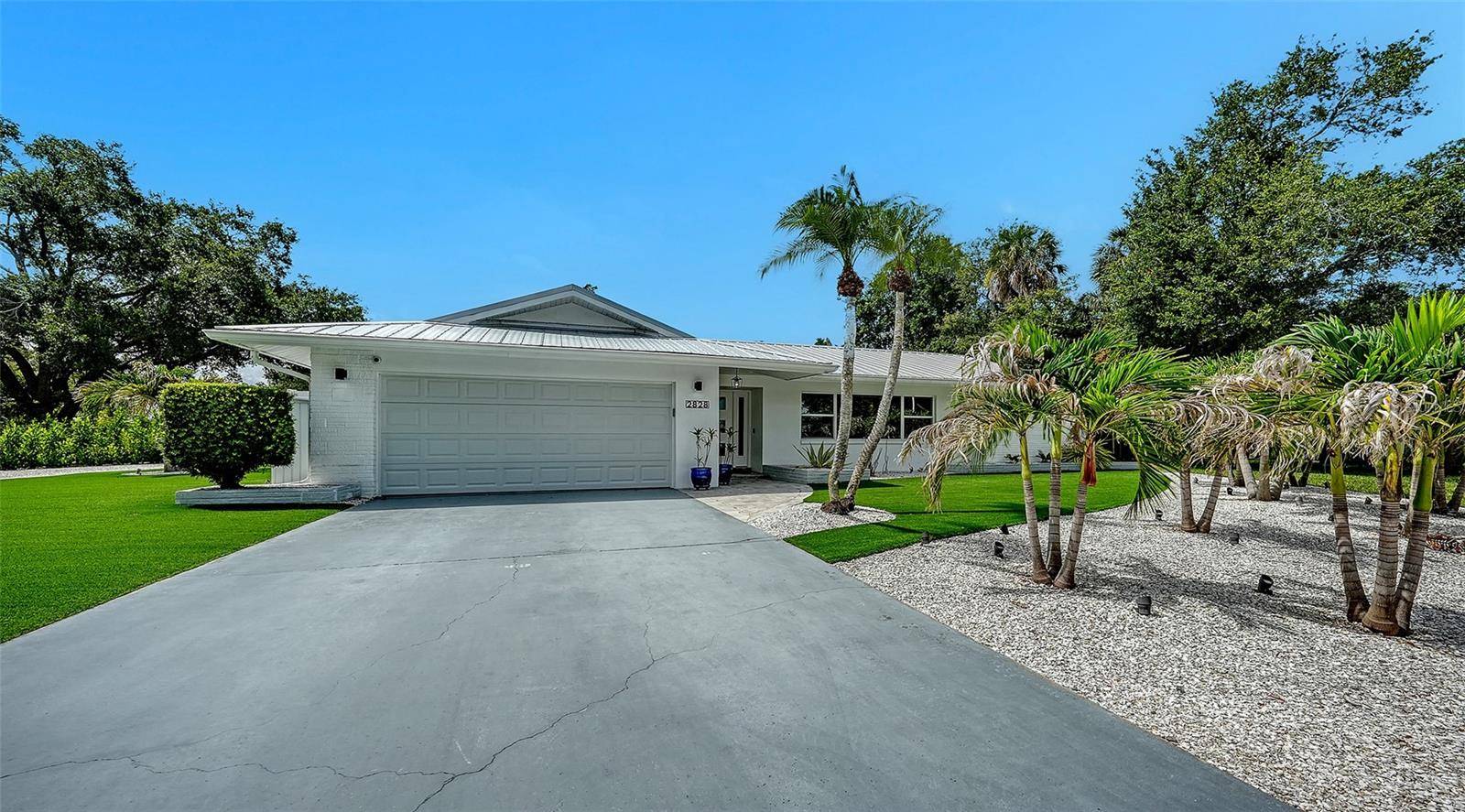 2828 SUNCREST DR, Sarasota, FL 34239