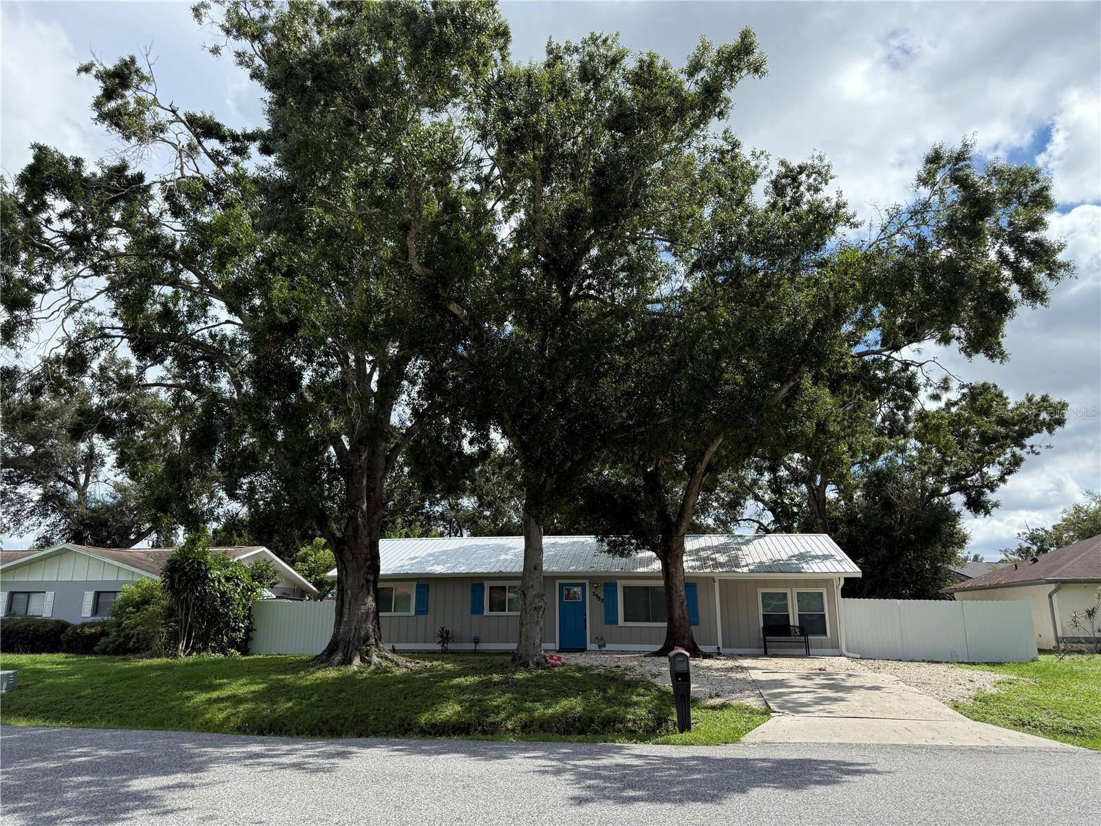 3988 SAN LUIS DR, Sarasota, FL 34235