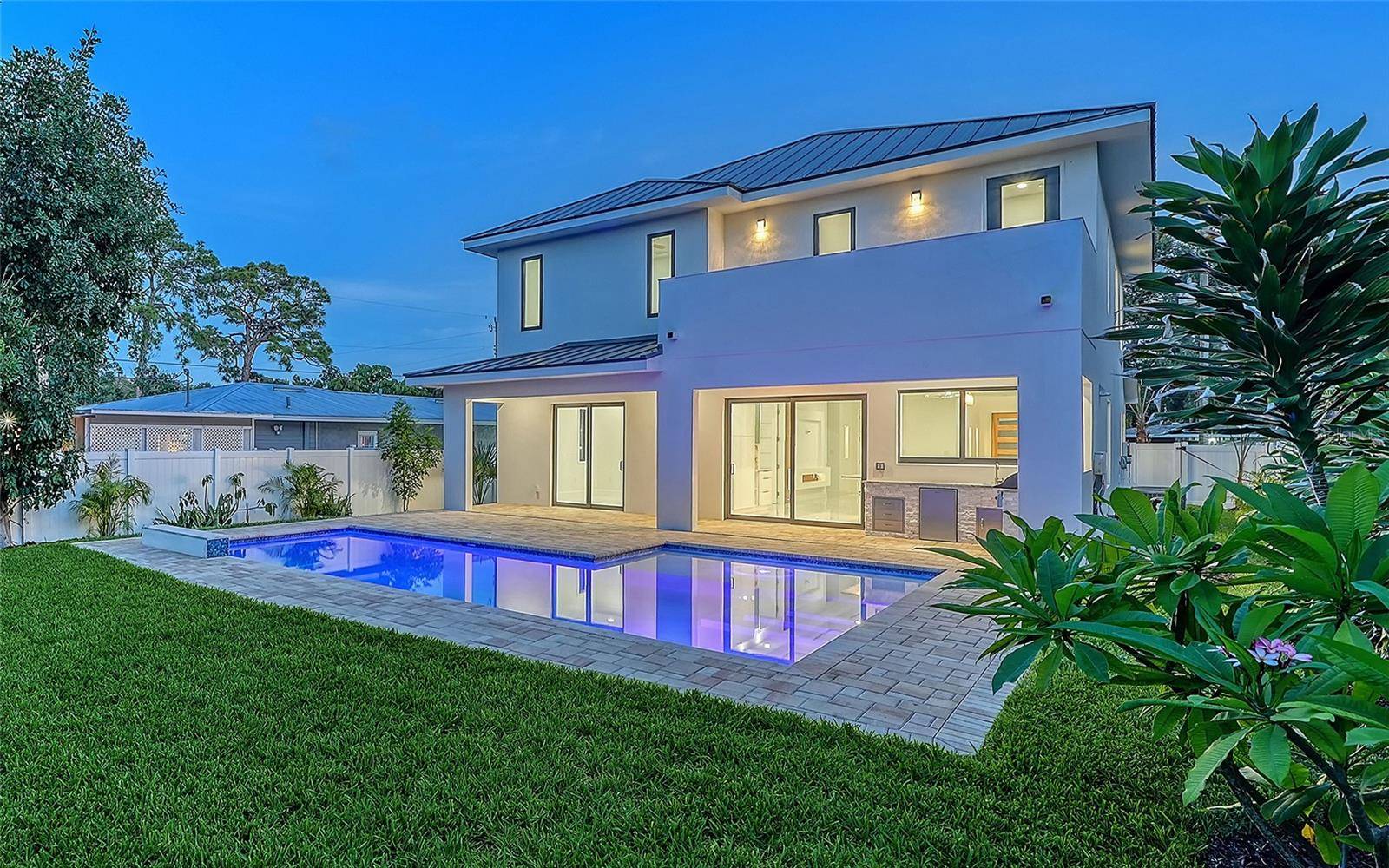 2483 BAY ST, Sarasota, FL 34237