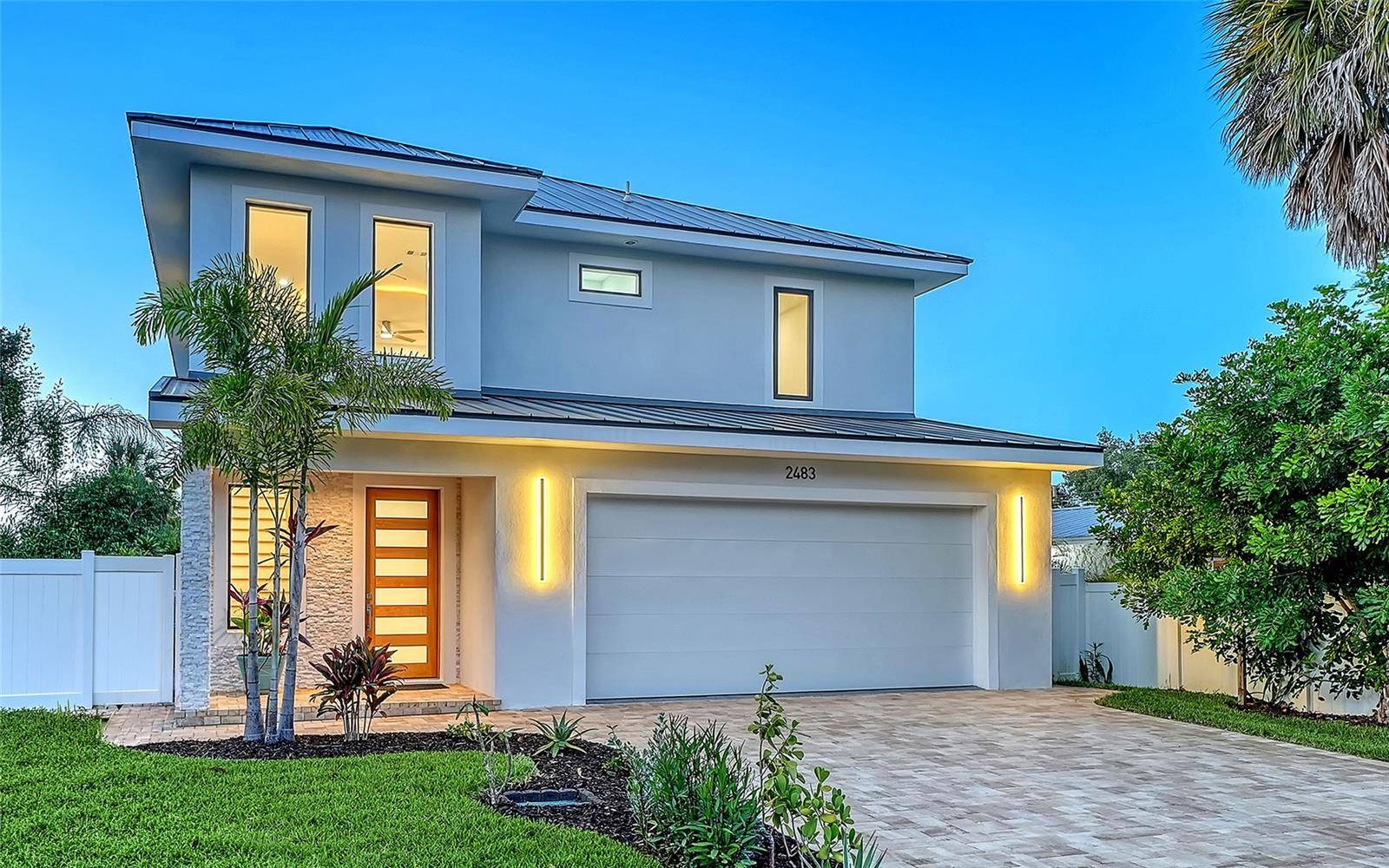 2483 BAY ST, Sarasota, FL 34237