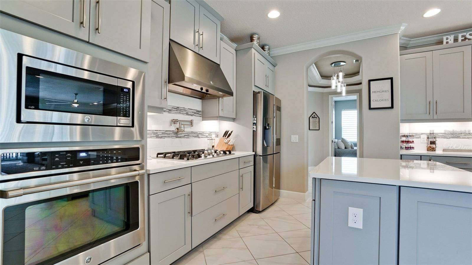 5738 HYDRANGEA CIR, Sarasota, FL 34238
