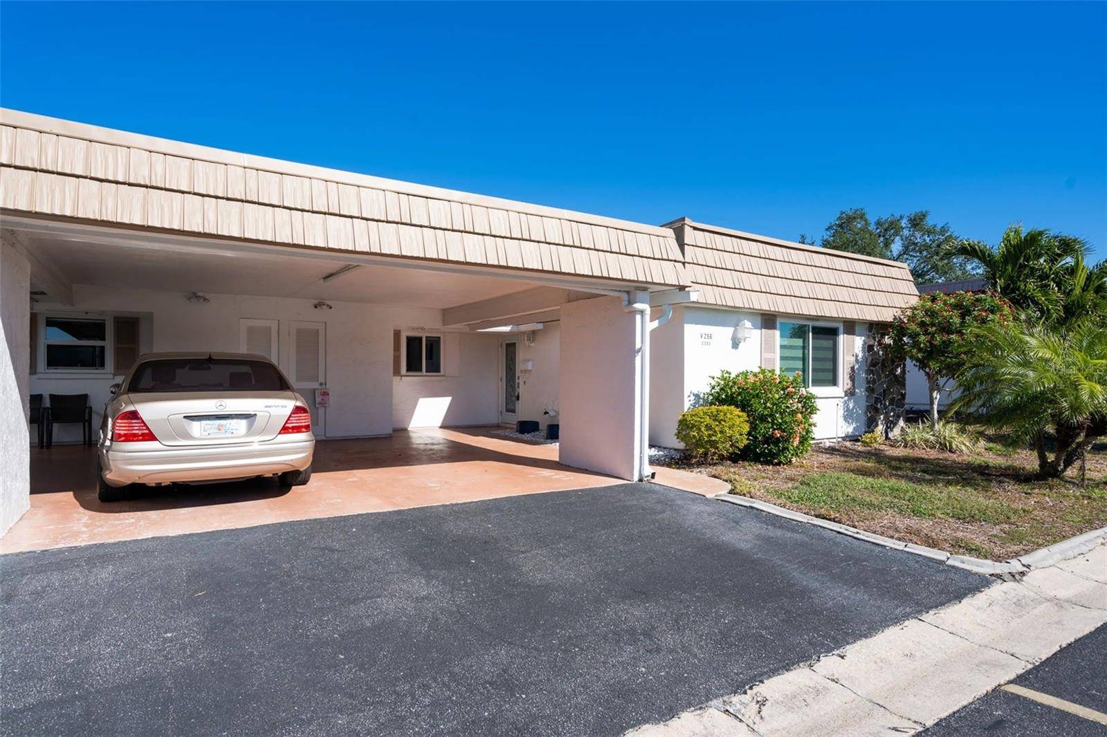 2305 RIVERBLUFF Pkwy #V256, Sarasota, FL 34231