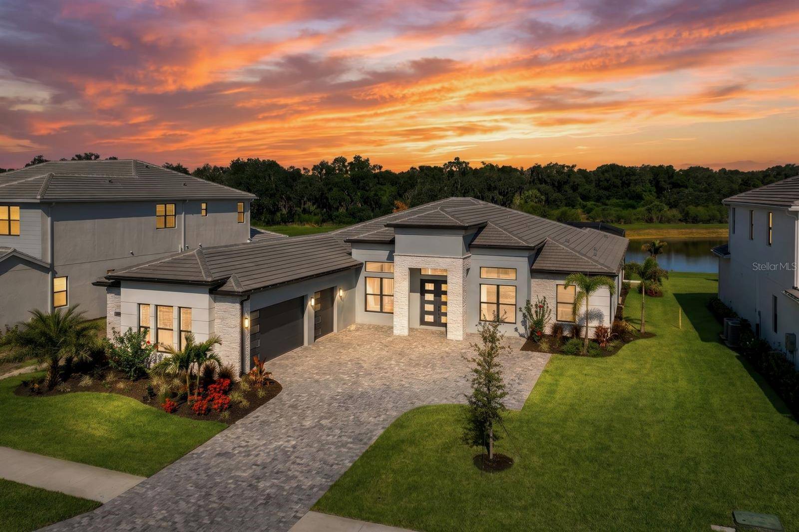 2428 WATERFRONT CIR, Sarasota, FL 34240
