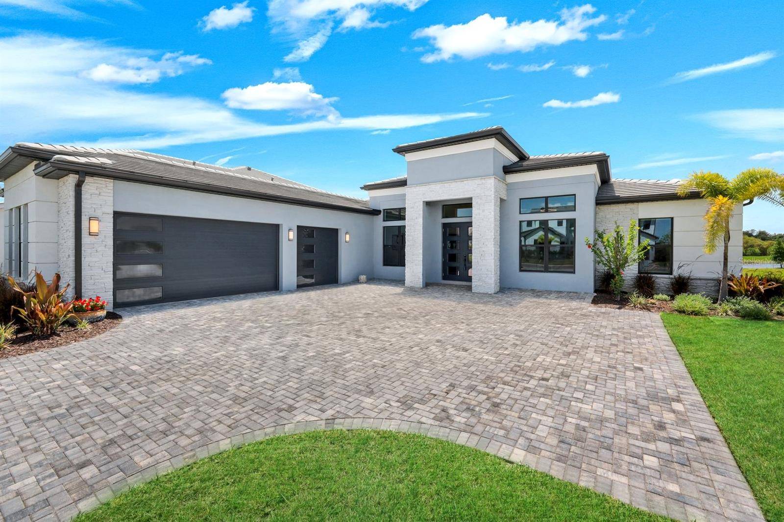 2428 WATERFRONT CIR, Sarasota, FL 34240