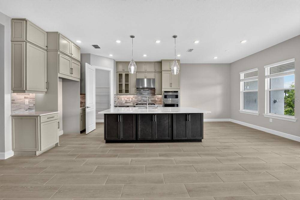 7700 BLUE MOON RUN, Sarasota, FL 34241
