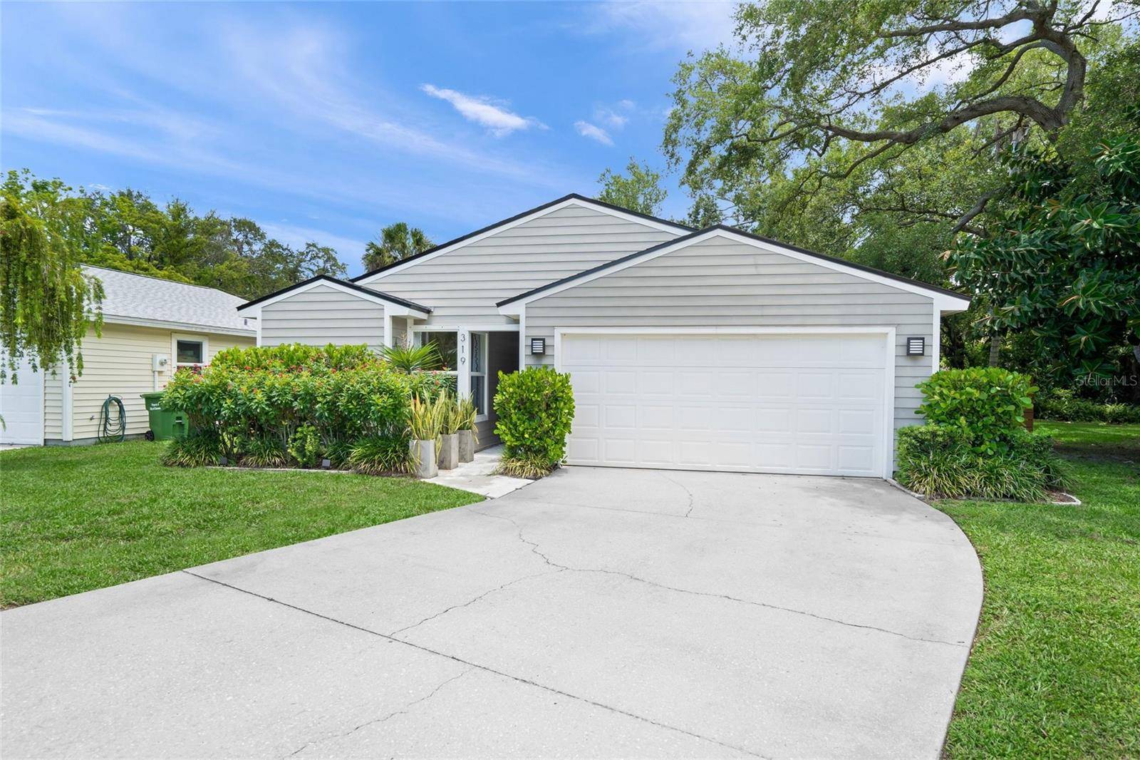 319 BEARDED OAKS CIR, Sarasota, FL 34232