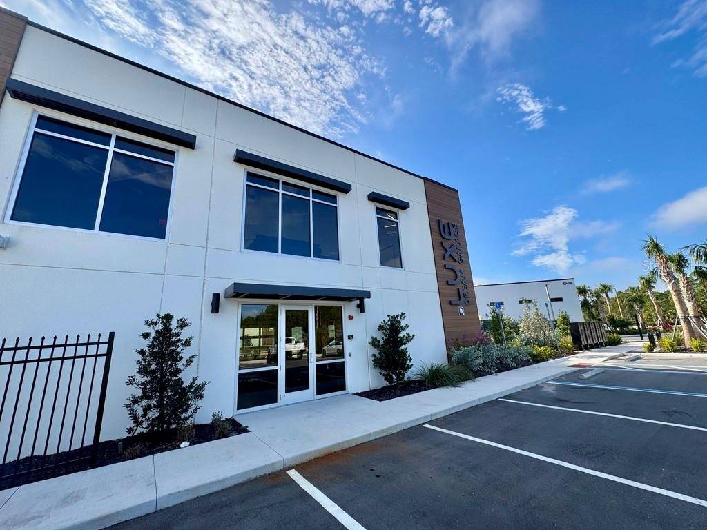 5421 COMMUNICATIONS Pkwy #40, Lakewood Ranch, FL 34240
