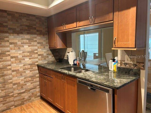 7102 W COUNTRY CLUB DR N, Sarasota, FL 34243
