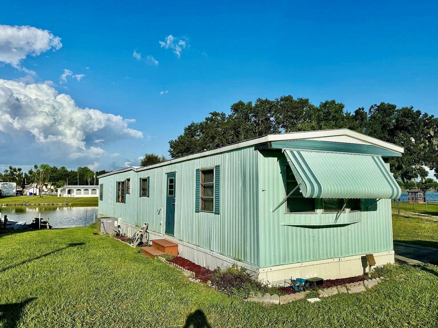 16 W PALM CIR, Lake Placid, FL 33852
