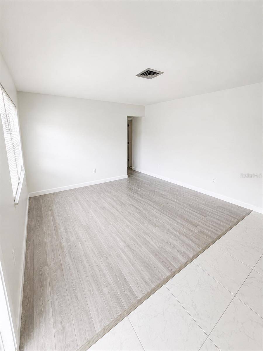 2428 LINWOOD DR, Sarasota, FL 34232