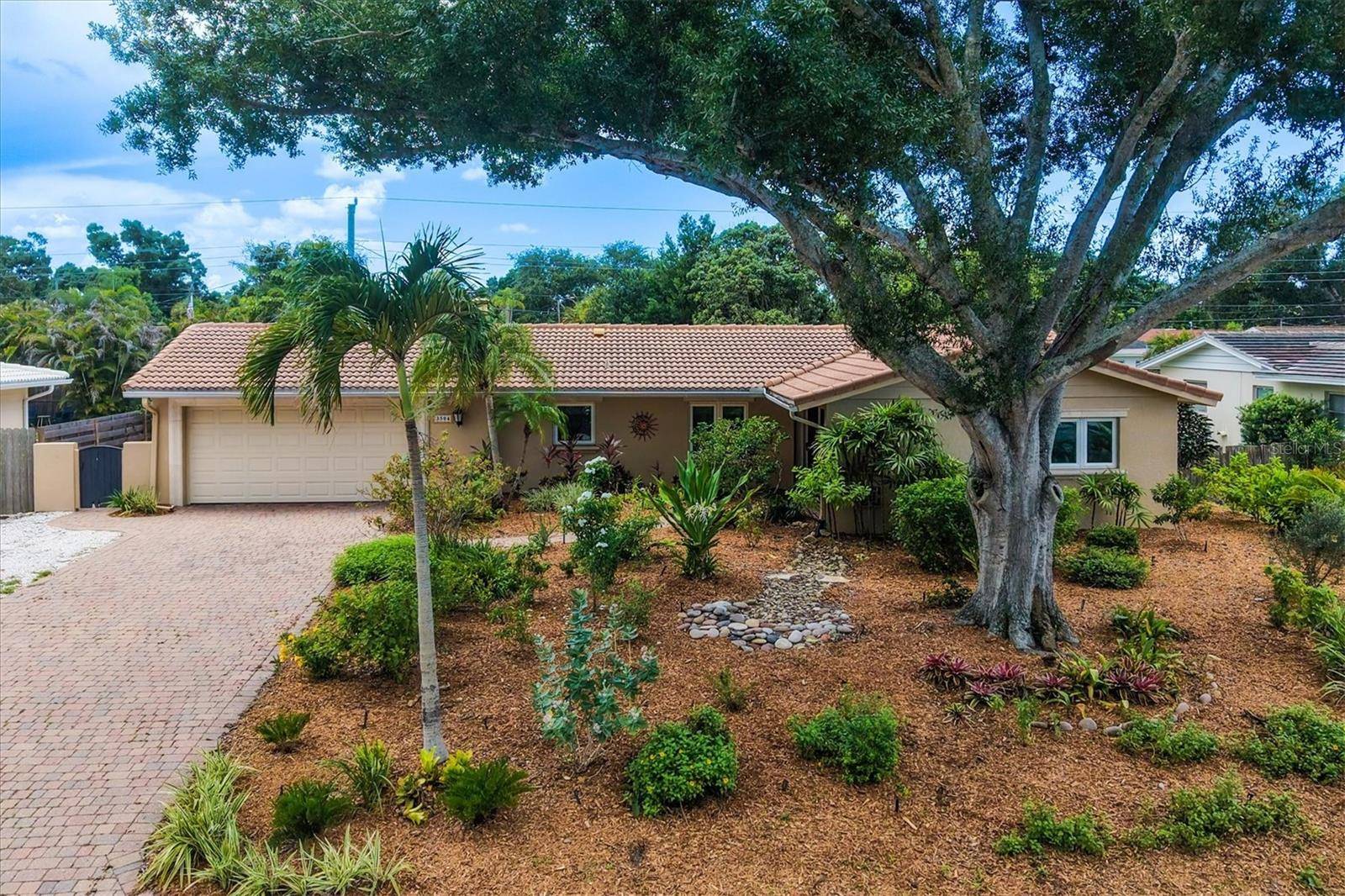 3504 BROOKLINE DR, Sarasota, FL 34239