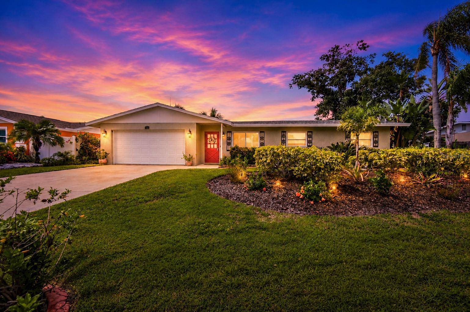 3326 BOUGAINVILLEA ST, Sarasota, FL 34239