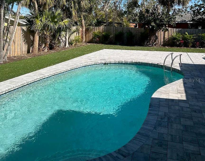 691 RUSSELL ST, Longboat Key, FL 34228