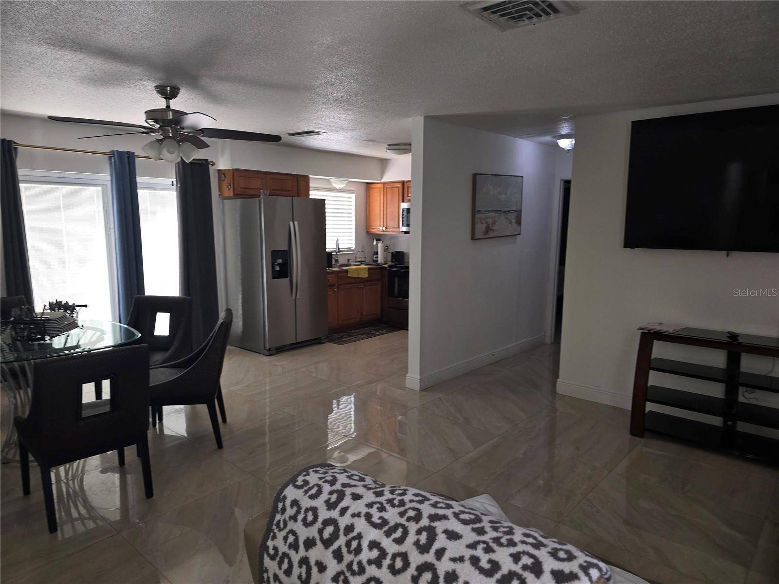 537 MELODY CIR, Sarasota, FL 34237