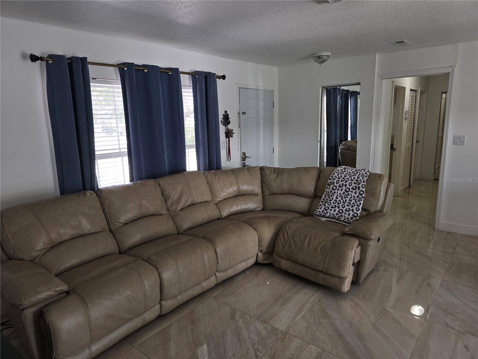 537 MELODY CIR, Sarasota, FL 34237