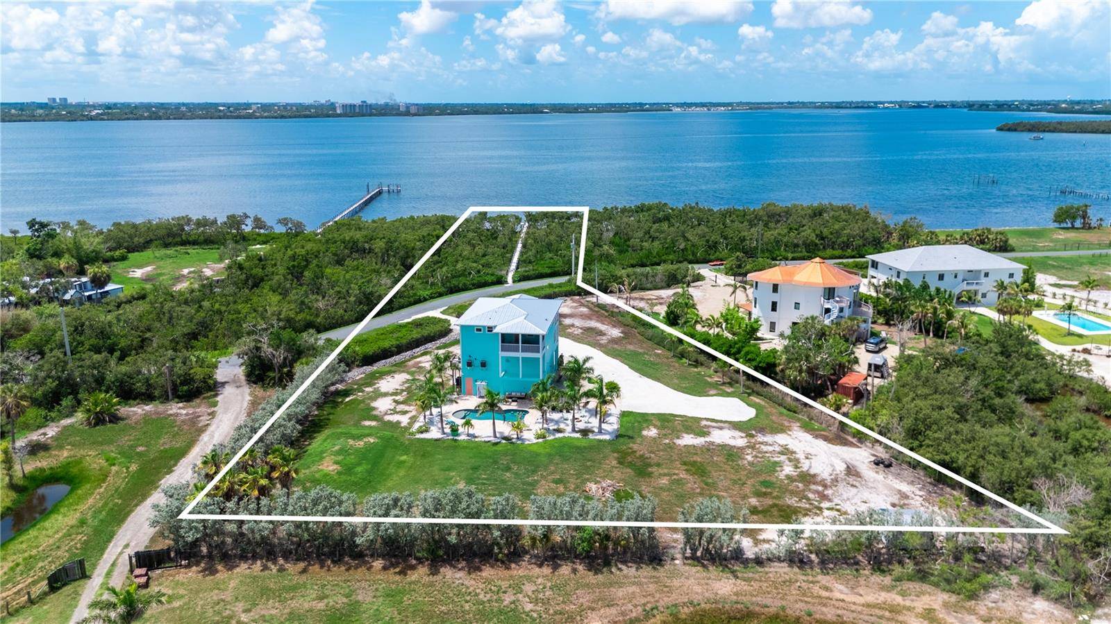 180 HORSESHOE LOOP RD, Terra Ceia, FL 34250