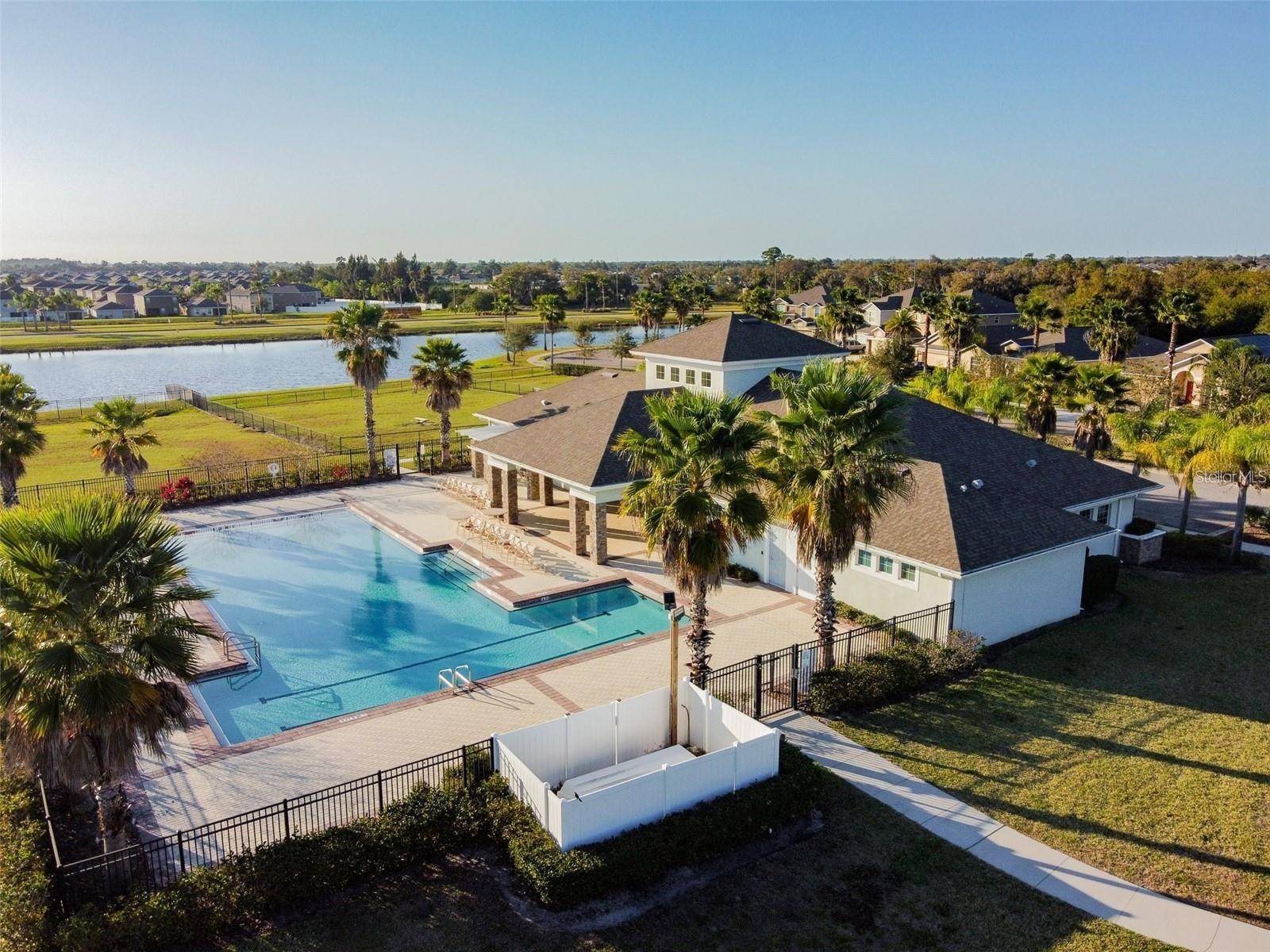 909 MEADOW GLADE DR, Ruskin, FL 33570