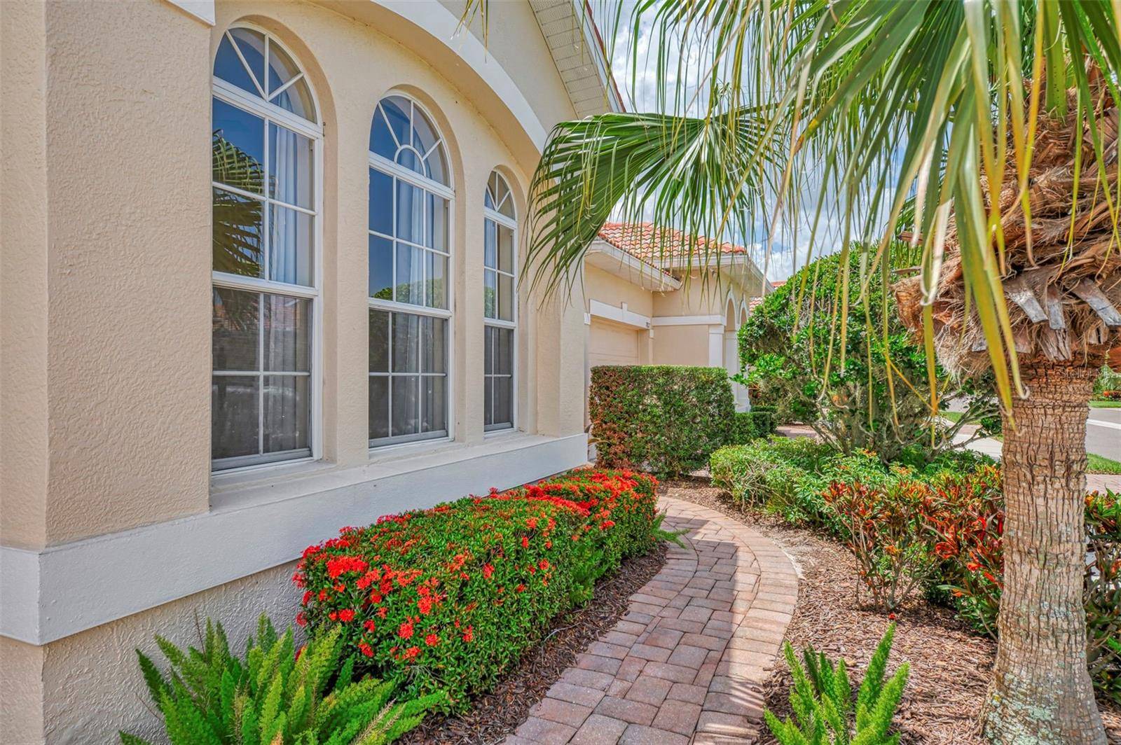 7803 33RD ST E, Sarasota, FL 34243