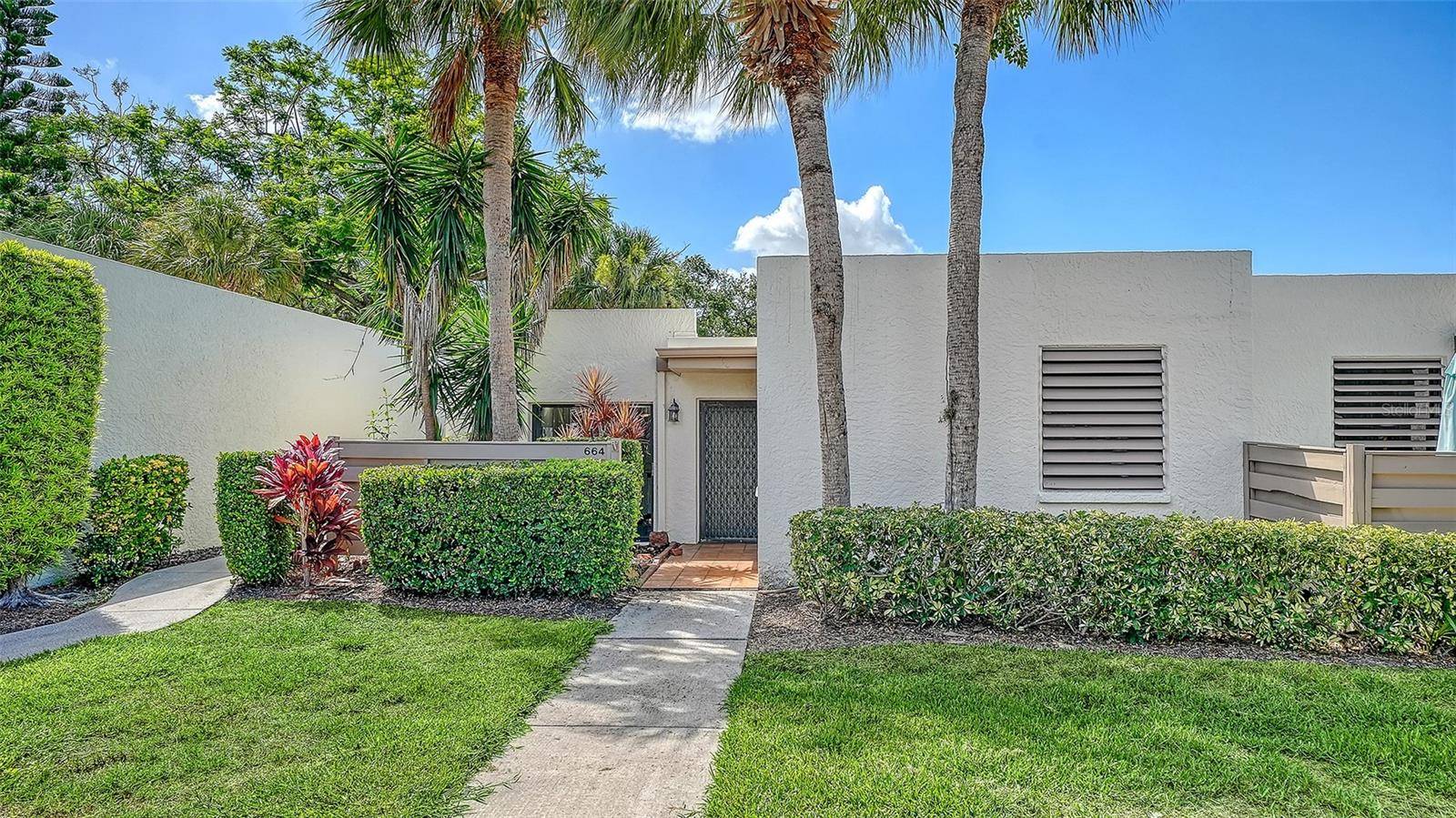 664 WOODLAWN DR, Bradenton, FL 34210