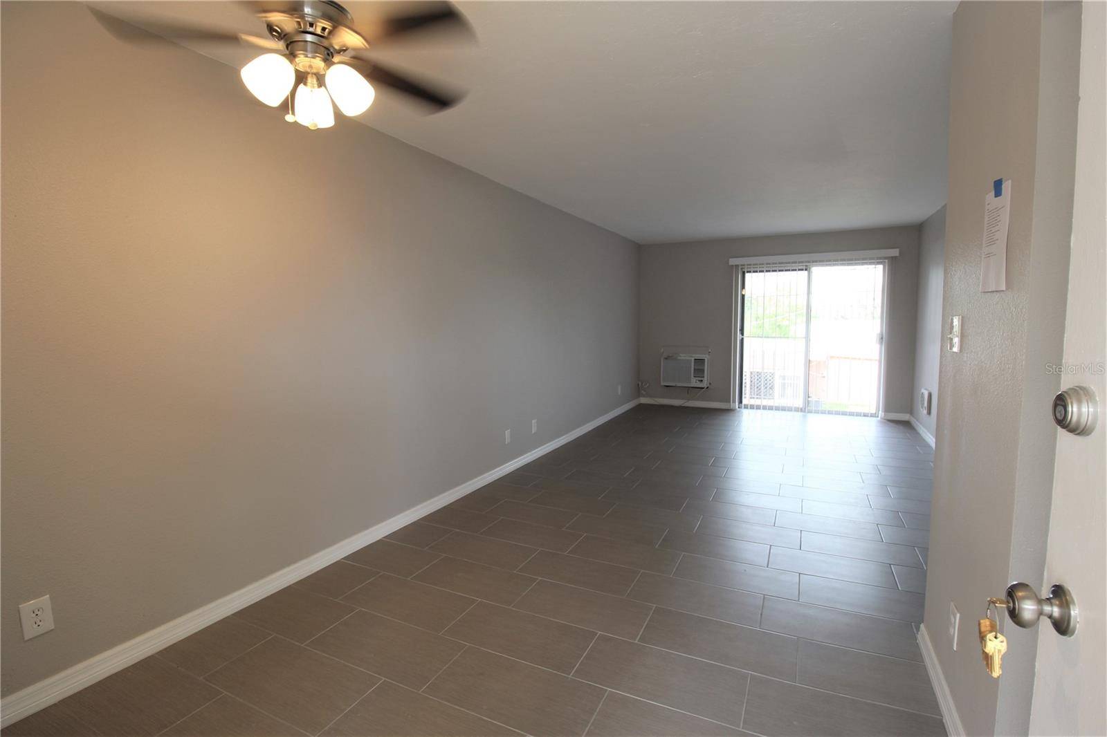 3001 BEE RIDGE RD #215, Sarasota, FL 34239