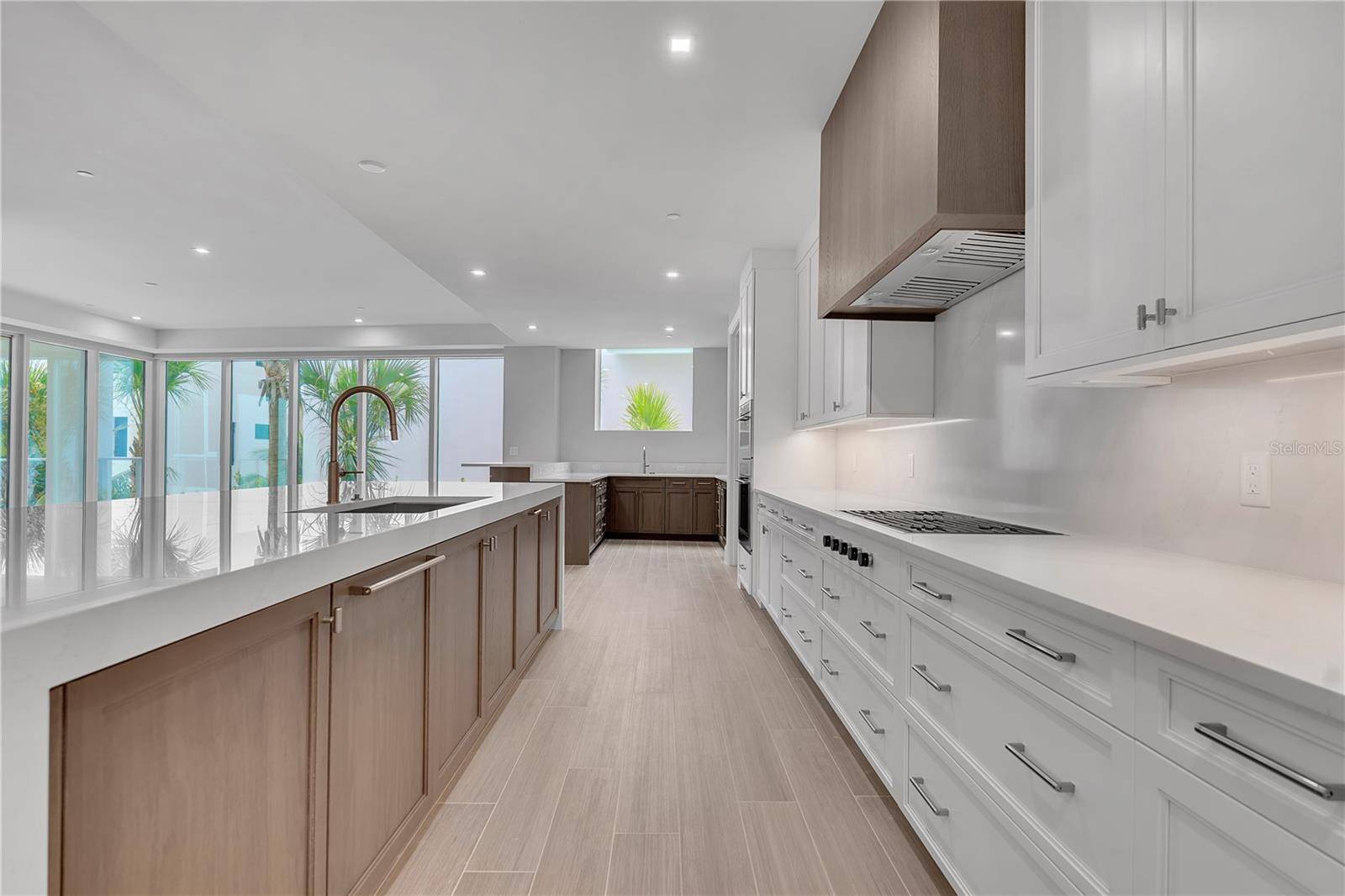 70 AVENIDA VENECCIA #204, Sarasota, FL 34242