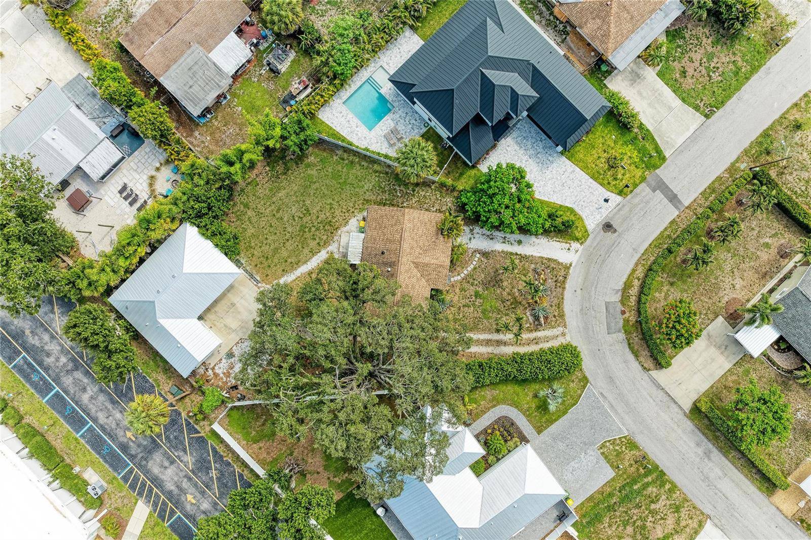 1300 LOMA LINDA CT, Sarasota, FL 34239