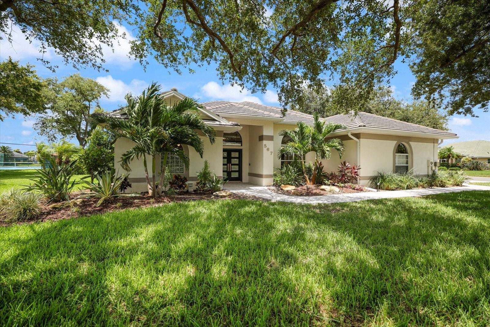 567 LAKE OF THE WOODS DR, Venice, FL 34293