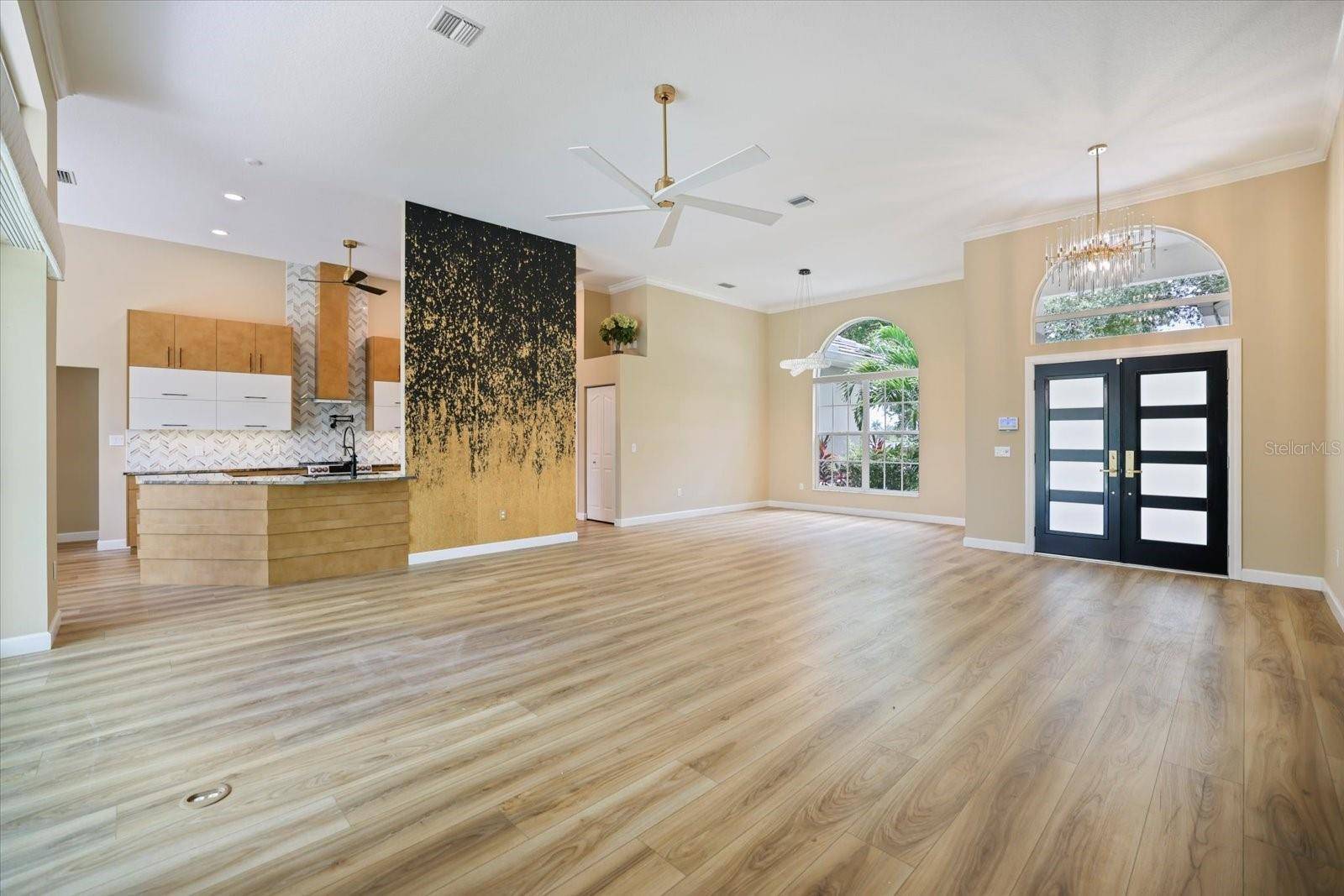 567 LAKE OF THE WOODS DR, Venice, FL 34293