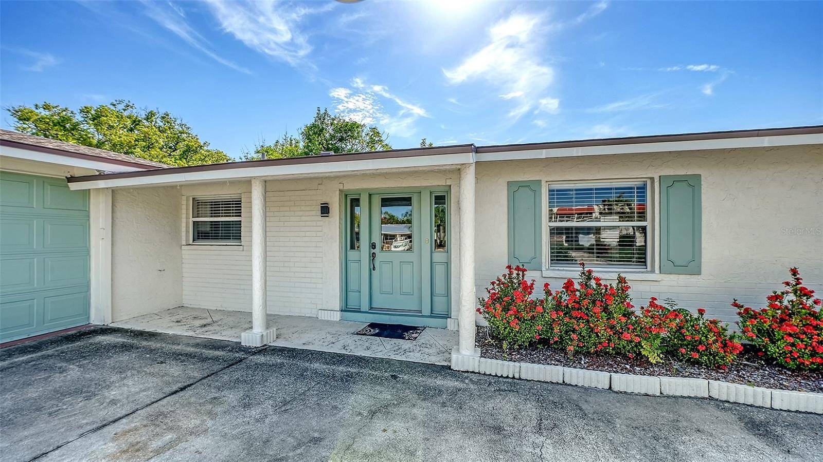 6515 COLONIAL DR, Sarasota, FL 34231