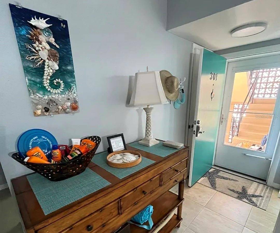 1250 N PORTOFINO DR #301, Sarasota, FL 34242