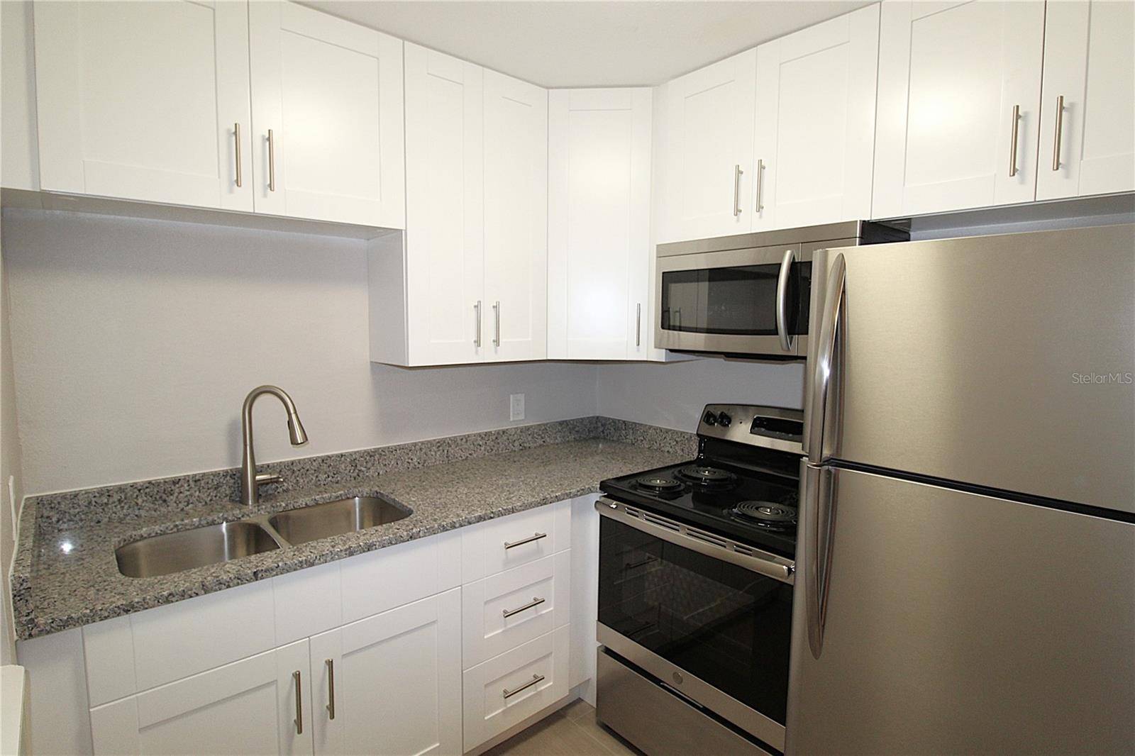 3001 BEE RIDGE RD #109, Sarasota, FL 34239