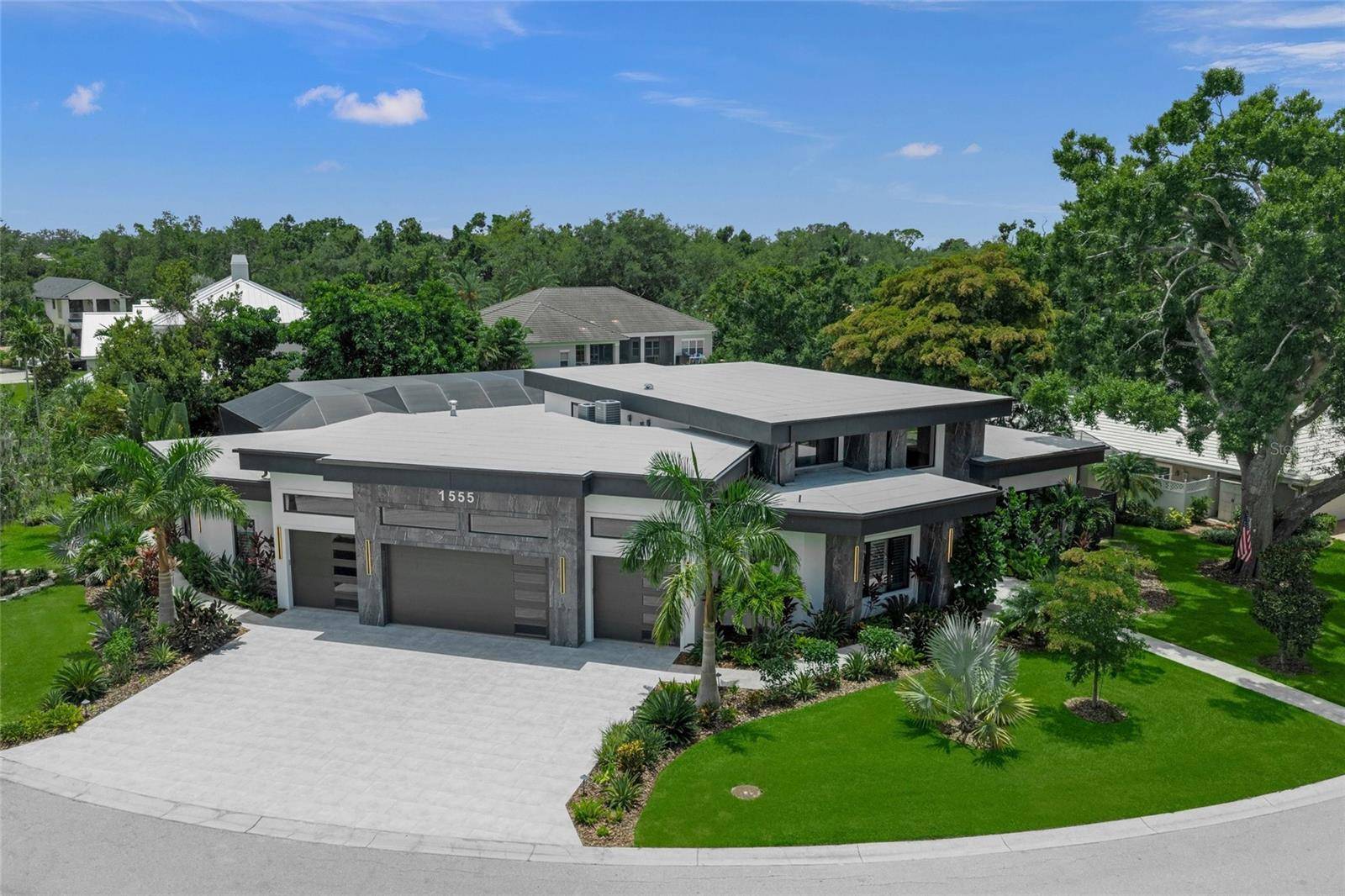 1555 EASTBROOK DR, Sarasota, FL 34231