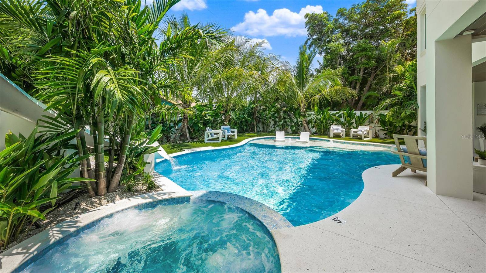 161 TYLER DR, Sarasota, FL 34236