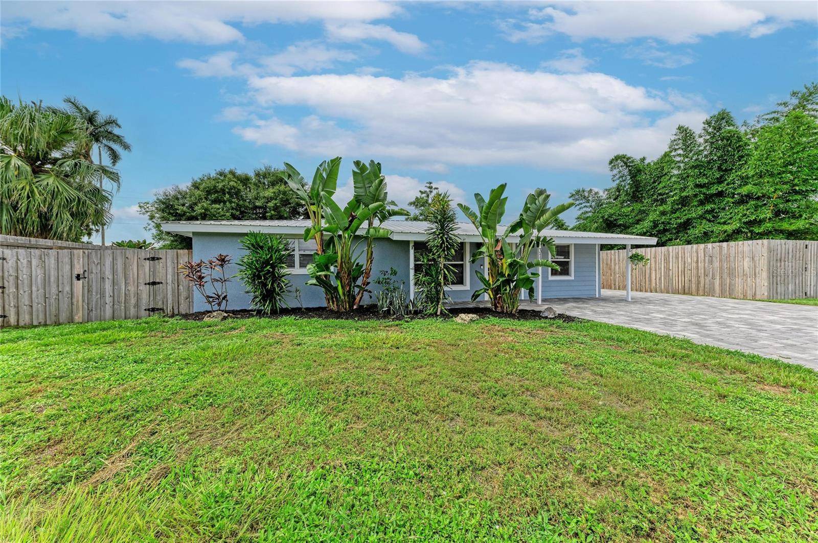3138 WILLIAMSBURG ST, Sarasota, FL 34231
