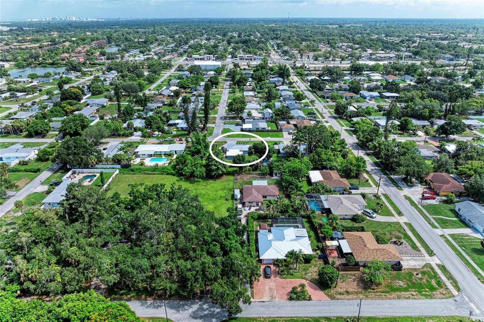 3138 WILLIAMSBURG ST, Sarasota, FL 34231