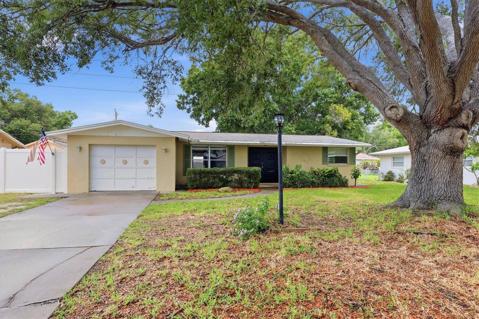 2173 FIESTA DR, Sarasota, FL 34231