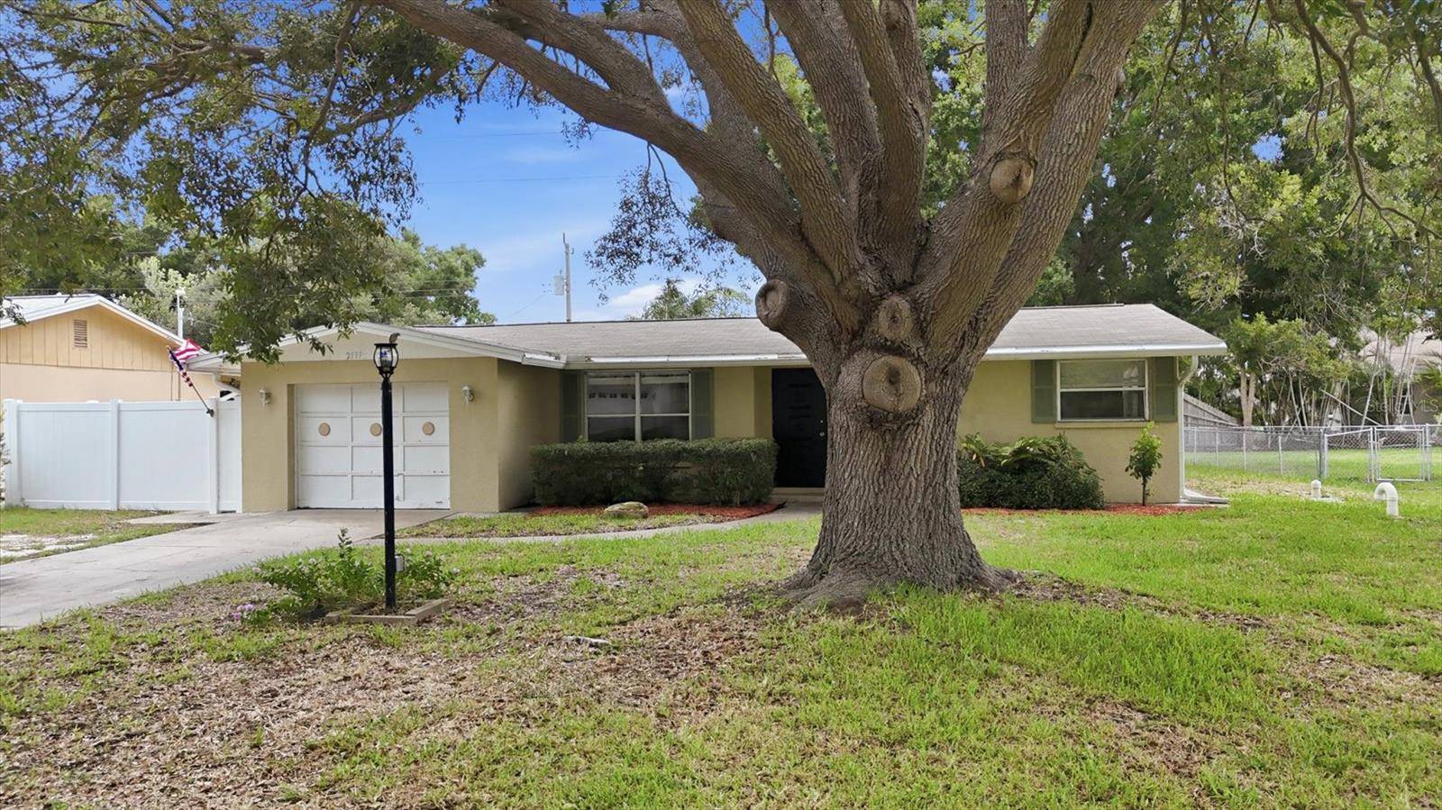 2173 FIESTA DR, Sarasota, FL 34231