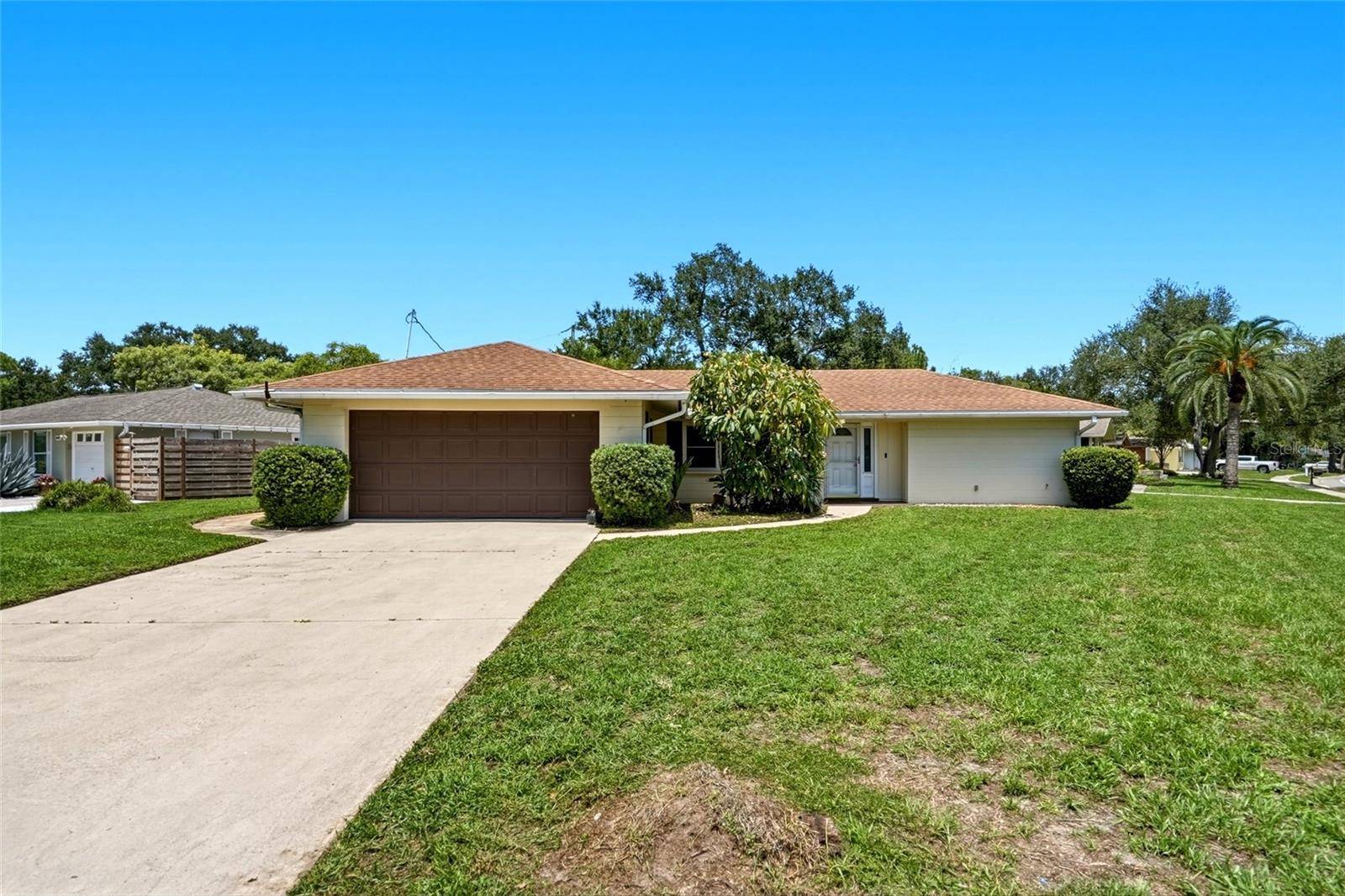 2711 GULF GATE DR, Sarasota, FL 34231