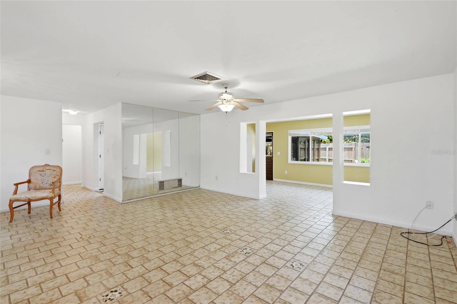2711 GULF GATE DR, Sarasota, FL 34231