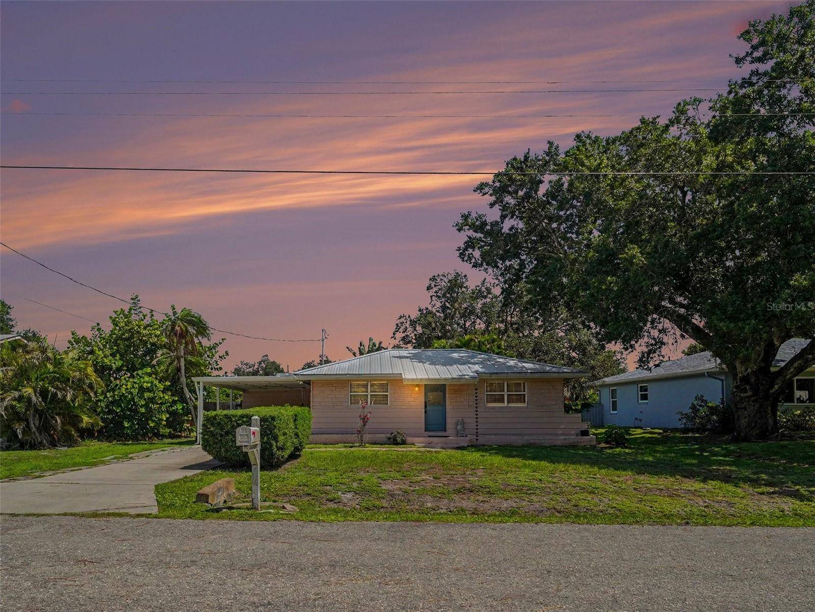 3035 HILLVIEW ST, Sarasota, FL 34239