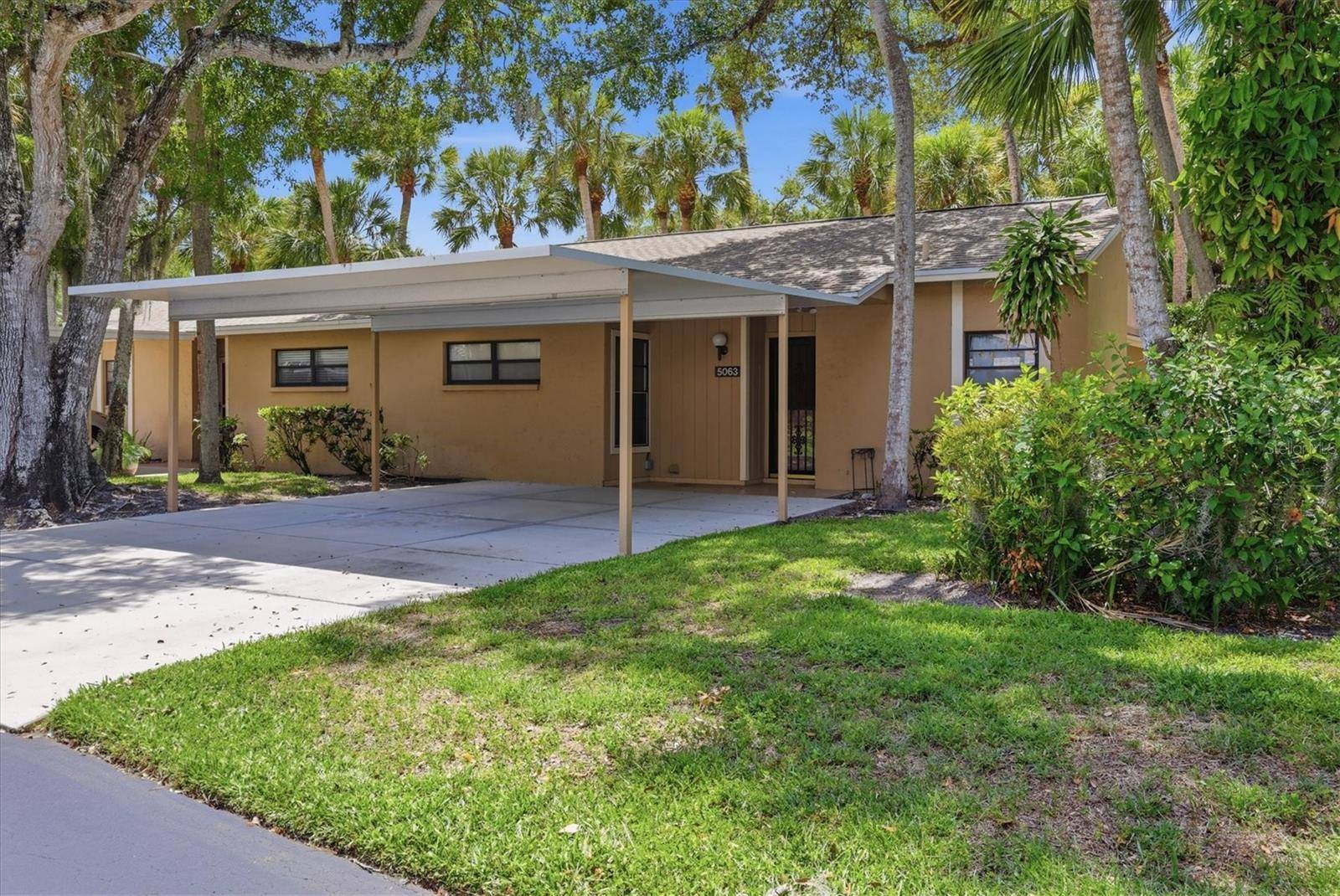 5063 VILLAGE GARDENS DR #9, Sarasota, FL 34234