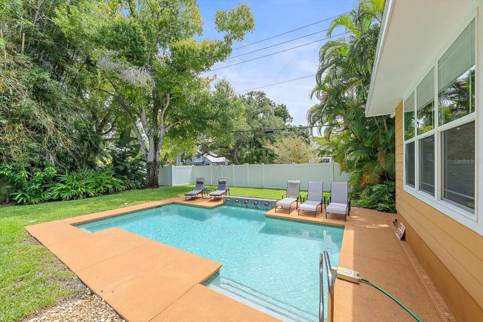 2395 HYDE PARK ST, Sarasota, FL 34239