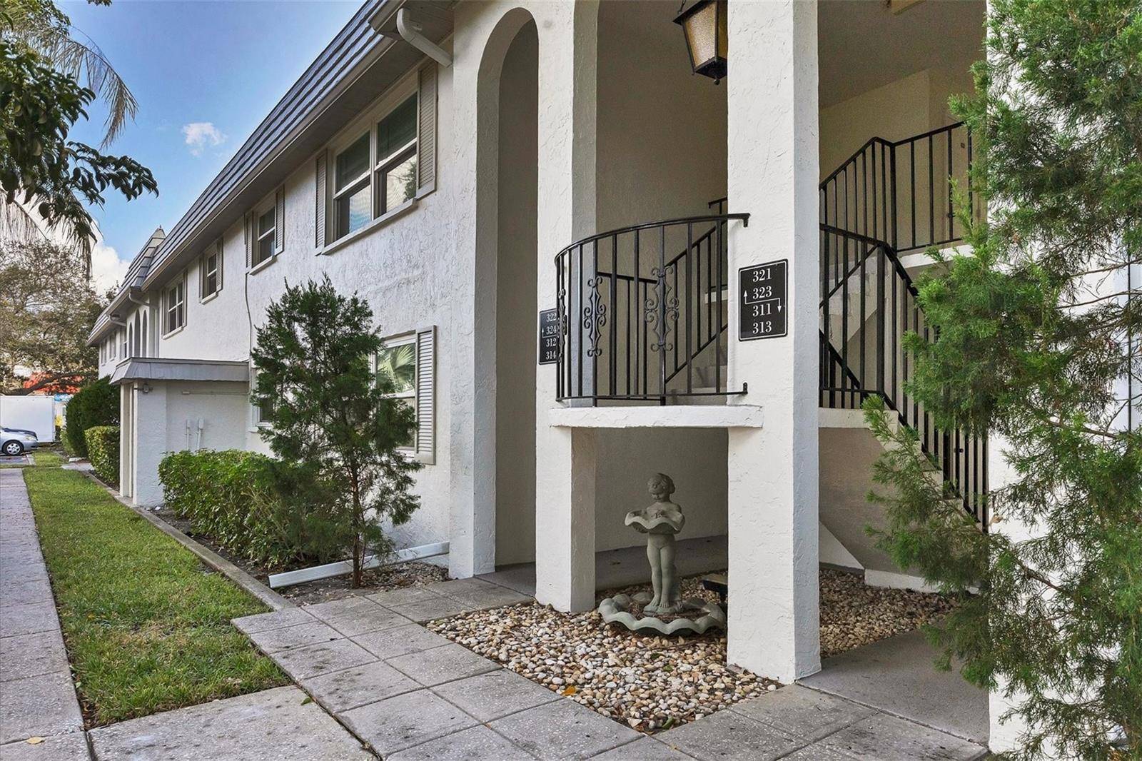 5800 HOLLYWOOD BLVD #312, Sarasota, FL 34231