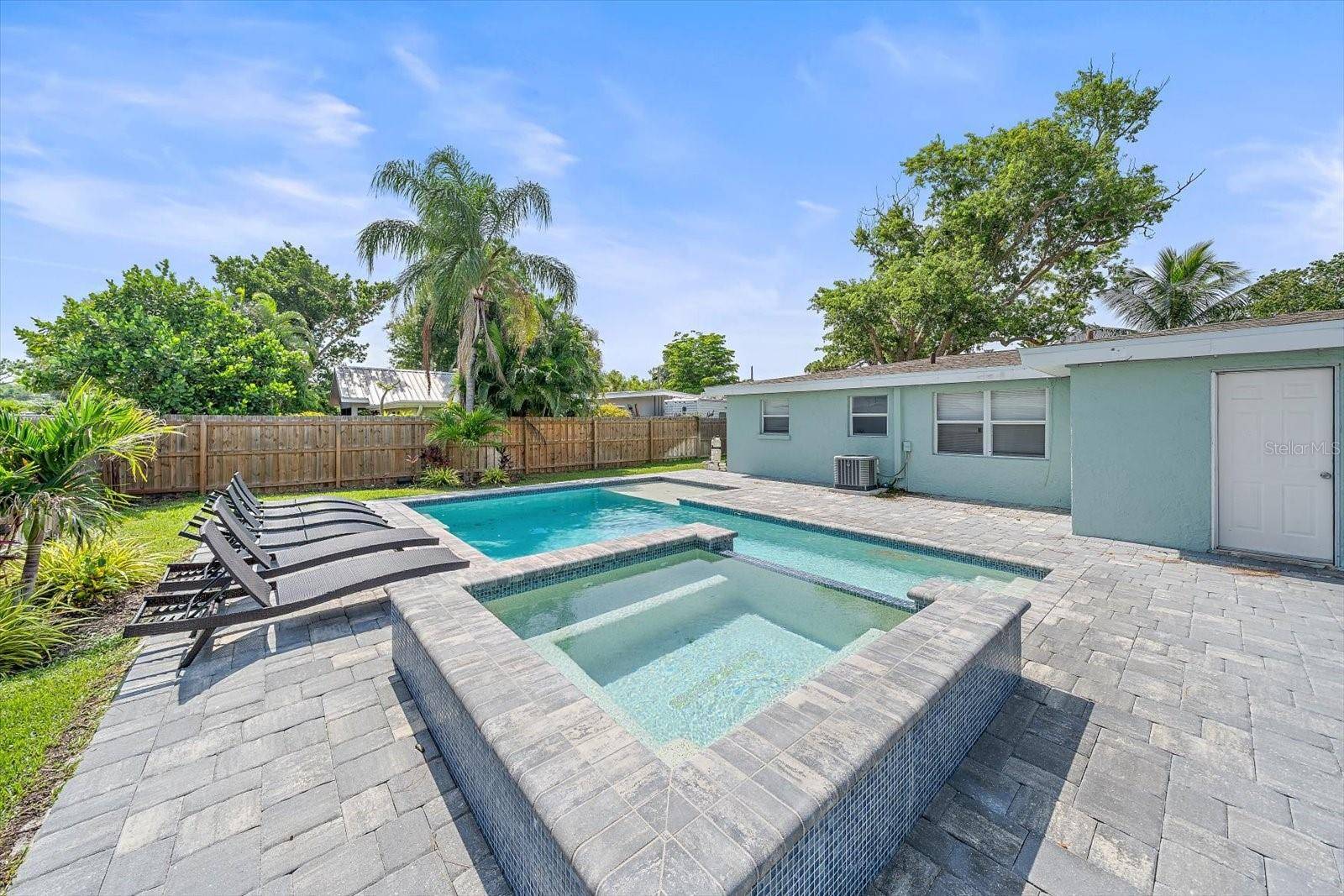 2135 LEE LN, Sarasota, FL 34231